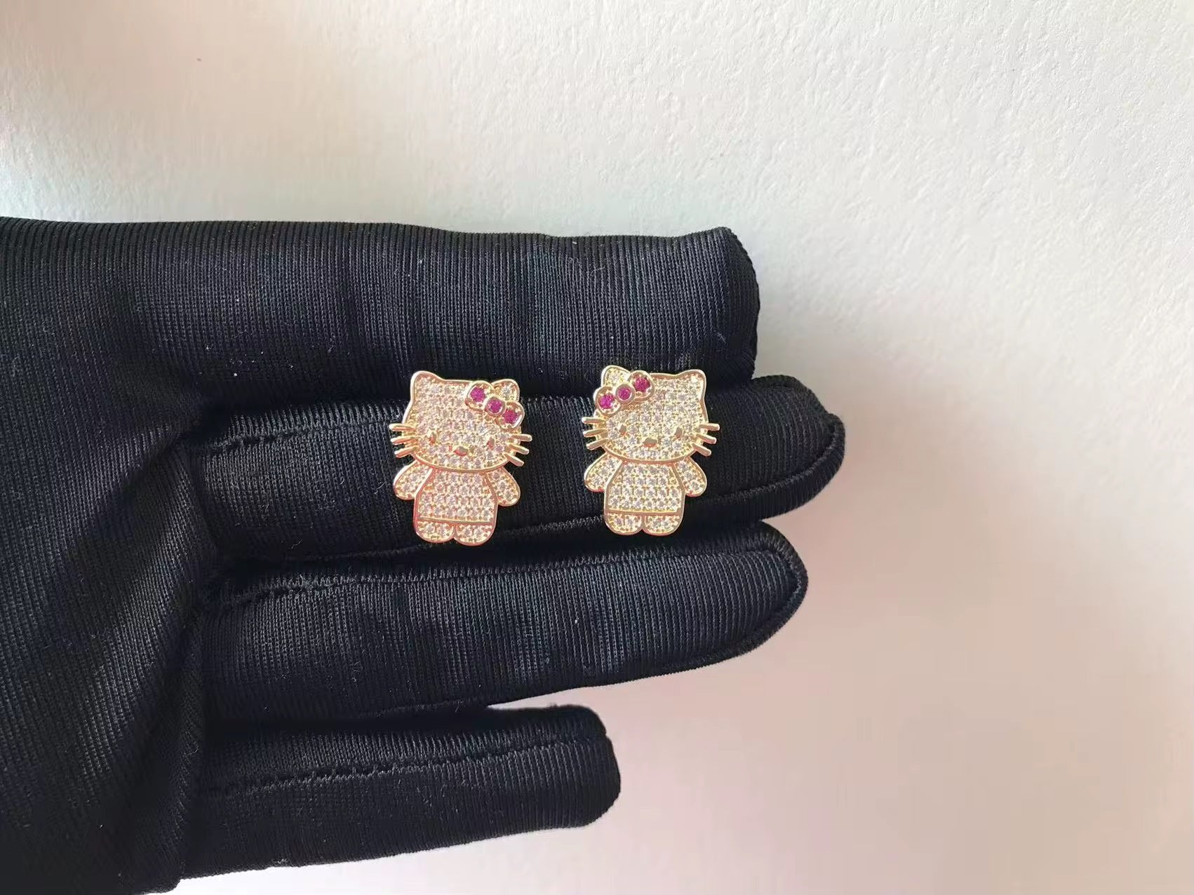 Pink Hello Kitty Stud Earrings – Gold Tone