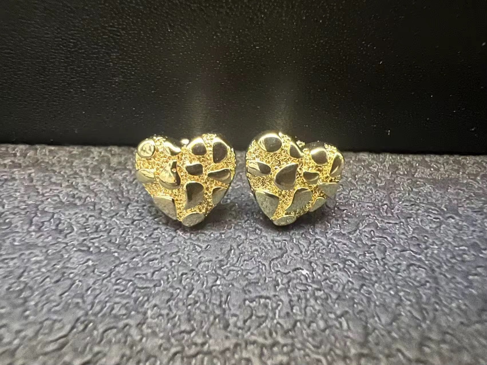 Nugget Heart Stud